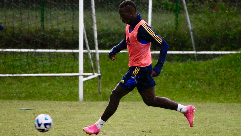 Luis Advíncula se transformó en un jugador fundamental en el ataque luego del cambio táctico que propuso Almirón. Foto: Prensa Boca