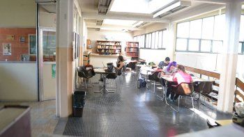 a la biblioteca no le alcanza la plata para pagar le tarifazo de luz