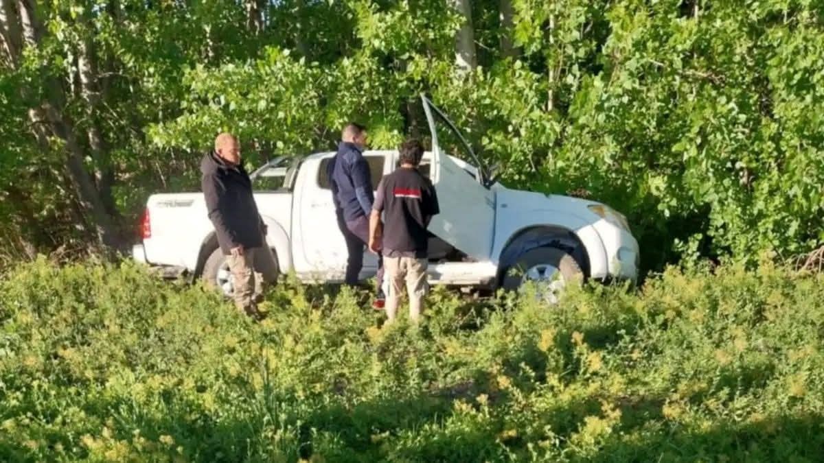 El conductor de la camioneta, totalmente borracho, cayó a un canal de riego, pero casi provoca una tragedia.&nbsp;