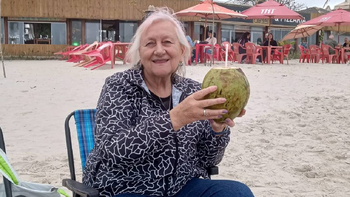 Ana llegó en Motorhome a Brasil y disfruta de los tragos y los encantos naturales.