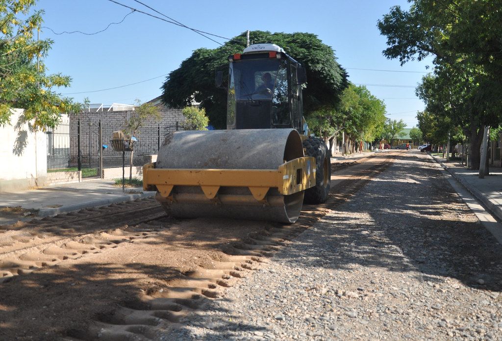 El Municipio pone en marcha un nuevo plan de bacheo y reparación de calles en Cipolletti.