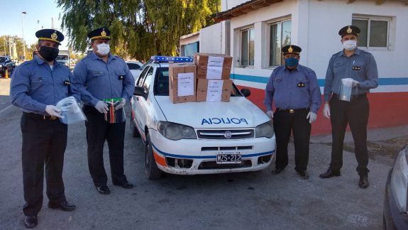 Entregan más de 300 máscaras protectoras a empleados policiales