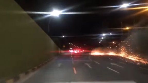 Le regalaron un Mercedes Benz y lo chocó el mismo día