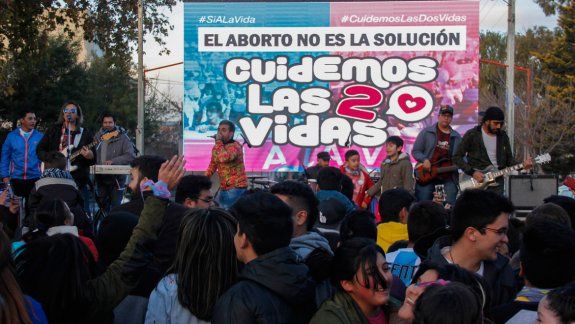 Una banda evangélica brindó un recital en el escenario central.&nbsp;