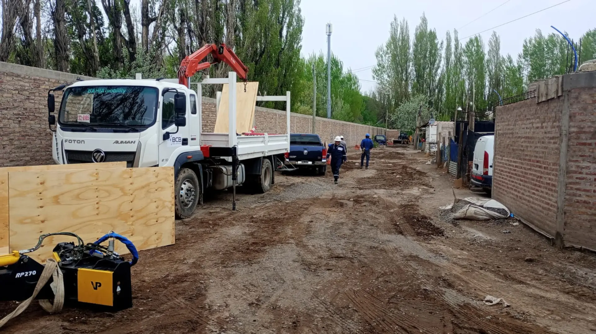 Se realizan obras de regularización eléctrica en dos barrios de Cipolletti.
