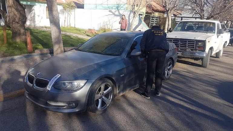 Atraparon lujoso auto trucho que intentaban ingresar al mercado regional
