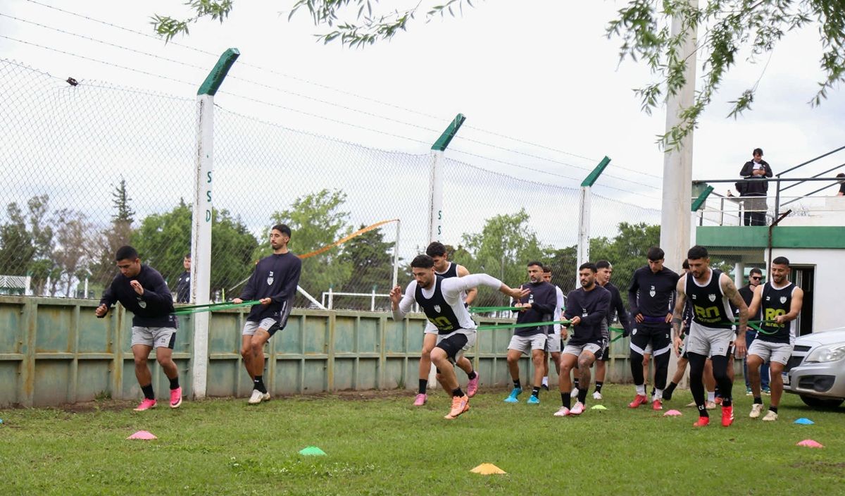 Cipolletti intentará levantar en lo anímico tras el duro golpe del domingo. Fotos: Omar Novoa