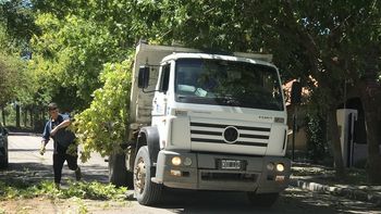 El municipio sigue trabajando para solucionar los problemas que causó el último temporal climático, que azotó como hace mucho no se veía. 