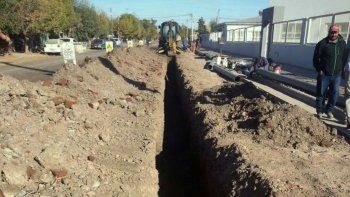 instalan nuevas canerias para evitar falta de presion en oro