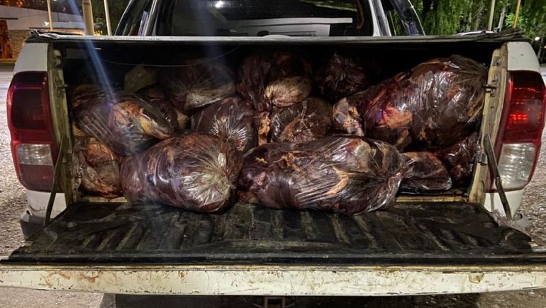 Cerca de 750 kilos de carne secuestró la Policía en Barda del Medio.&nbsp;