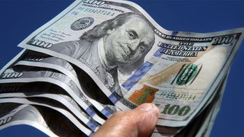 Después del récord histórico, el dólar blue cerró a $322