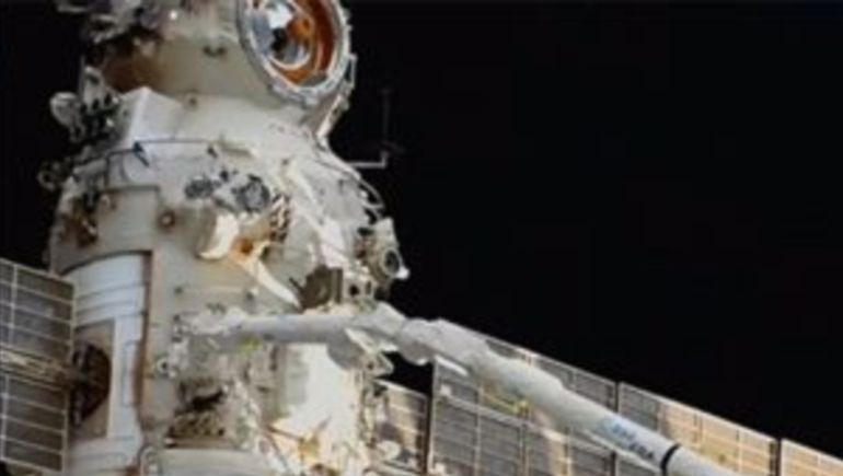 La insólita interrupción argentina en plena caminata espacial