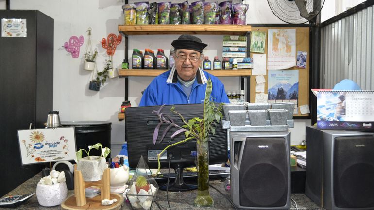 Vivero Raíces, con más de 45 años de presencia sobre la calle Urquiza.