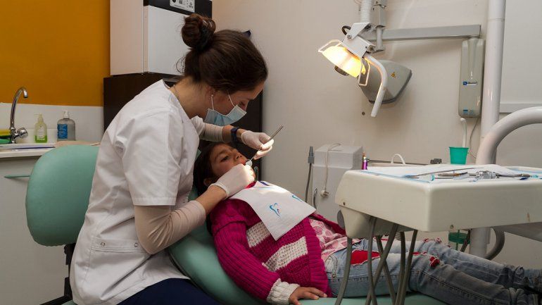 La salud bucal de los nenes es uno de los pilares de la iniciativa solidaria.