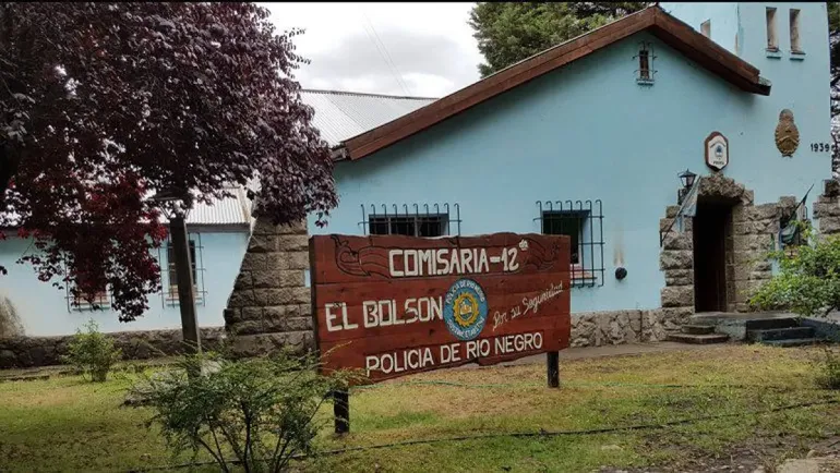 El hombre fue trasladado a la Comisaría 12 de El Bolsón.