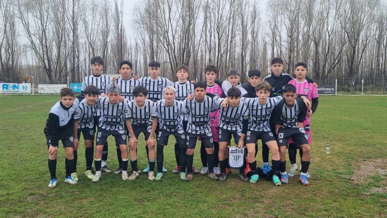 Cipolletti y su equipo ganador de la primera instancia de la Copa Federal.&nbsp;