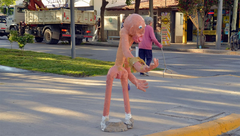 El muñeco de la Alem que se hizo notar estos días. LMC te contó con lujos de detalles la historia.