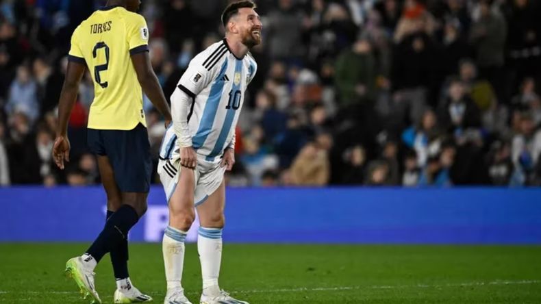 Lionel Messi podría estar cuatro meses sin jugar.