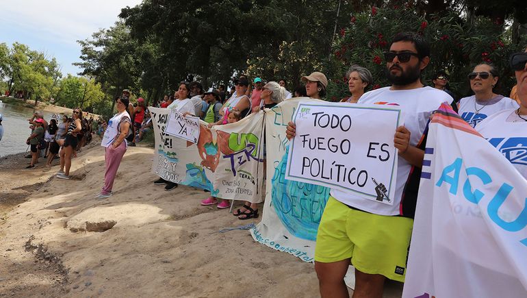 Unter llevó su reclamo salarial a la 50° Regata Internacional del río Negro.
