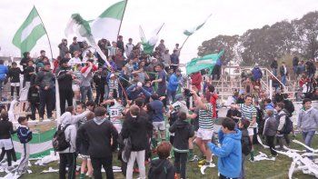 El festejó del plantel de Marabunta con la hinchada.