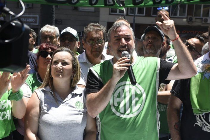 Aguiar descargó toda su artillería discursiva contra Milei.