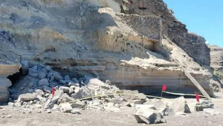 Costa rionegrina: alertan a los turistas por derrumbes en los acantilados