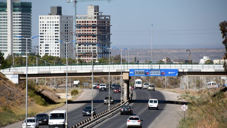 Por los puentes saturados y embudos en las horas pico, buscan soluciones al tránsito en el acceso por ruta 7