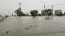Bahía Blanca quedó bajo agua y sus vecinos necesitan ayuda. Bahía Blanca quedó bajo agua y sus vecinos necesitan ayuda.