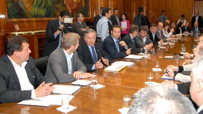 Fijan tope de 400% para la suba del gas