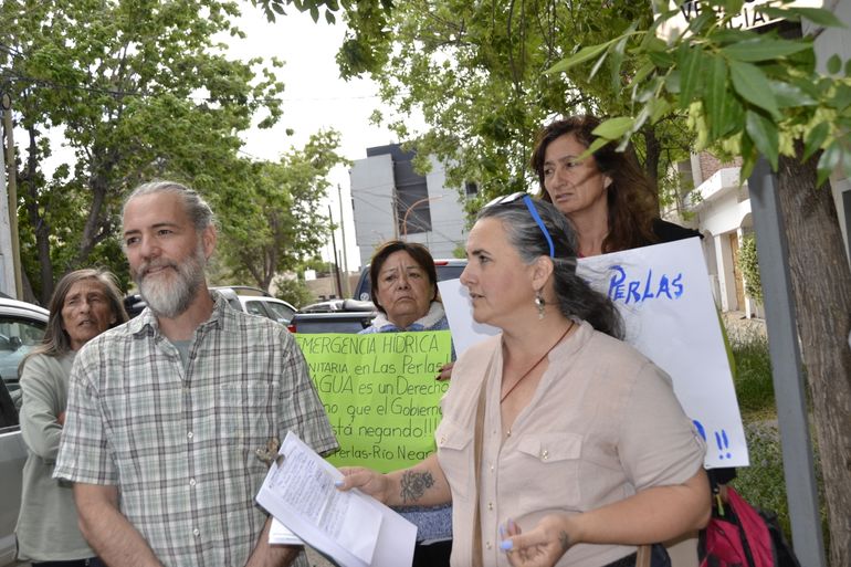 Los perlenses presentaron un nuevo petitorio a la Defensora del Pueblo para que intervenga por la falta de agua. Los perlenses presentaron un nuevo petitorio a la Defensora del Pueblo para que intervenga por la falta de agua.