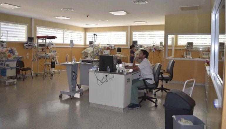 Beba de 4 meses está terapia intensiva por botulismo