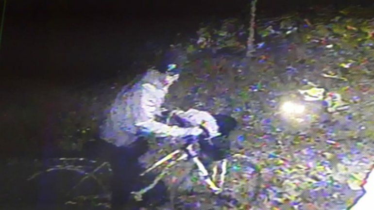 Intentó robar en una casa, llegó el dueño y le tiró el auto encima para detenerlo