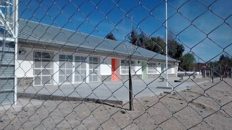 Desplazan y sancionan a la empresa que dejó sin terminar una obra escolar en Las Perlas