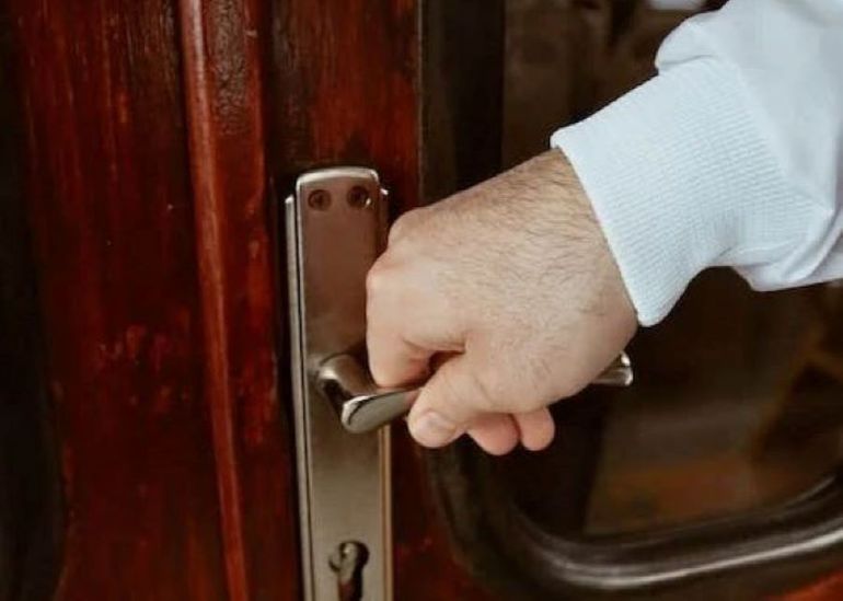 Lo que faltaba: también roban picaportes