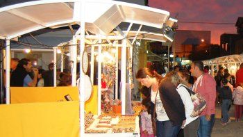 Poca gente y menos ventas complican a los artesanos.