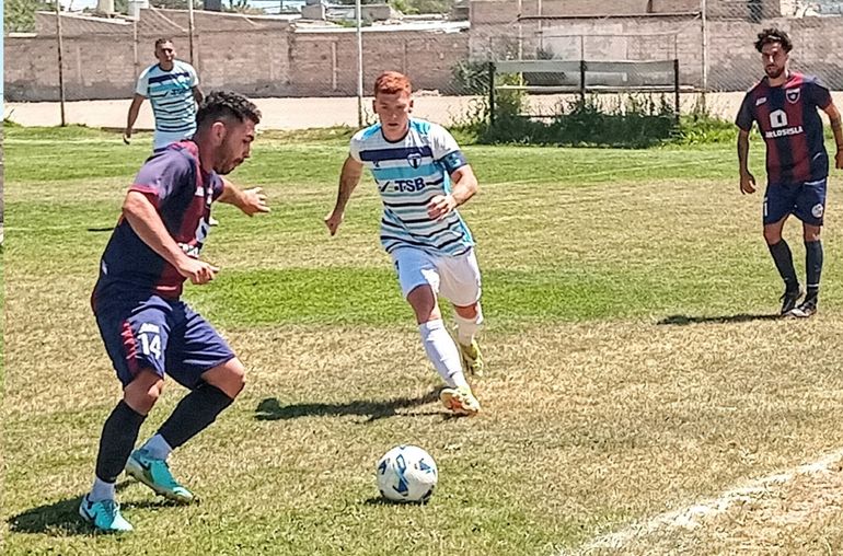 La Amistad levantó un 0-2 con viento en contra y buscará el bicampeonato de la Liga Confluencia en casa