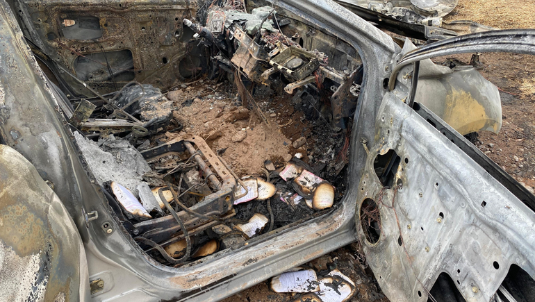 Robaron un auto en Fernández Oro y apareció incendiado en Cipolletti