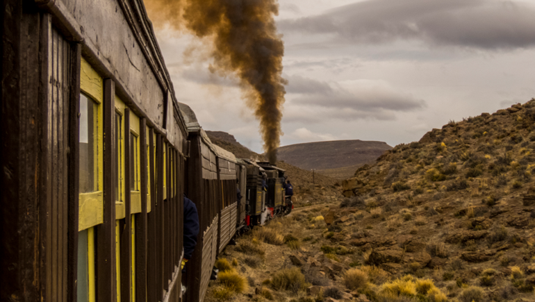 El histórico tren a vapor tendrá su próxima salida en Semana Santa para recorrer la Estepa patagónica y degustar la gastronomía local.