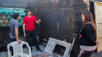 mama heroina entro a su casa en llamas  y rescato a su hijito