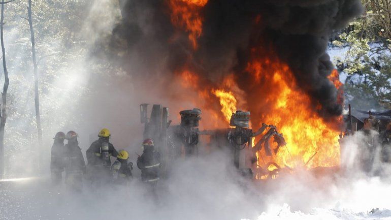 Tragedia en la ruta de Siete Lagos: violento choque e incendio