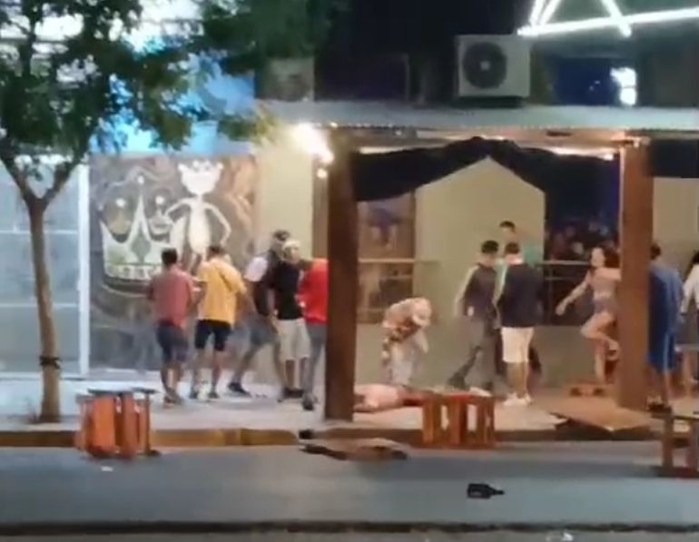 Violencia extrema en las puertas de un boliche.&nbsp;