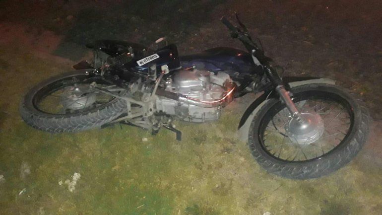 La moto en la que la víctima fatal viajaba de acompañante.