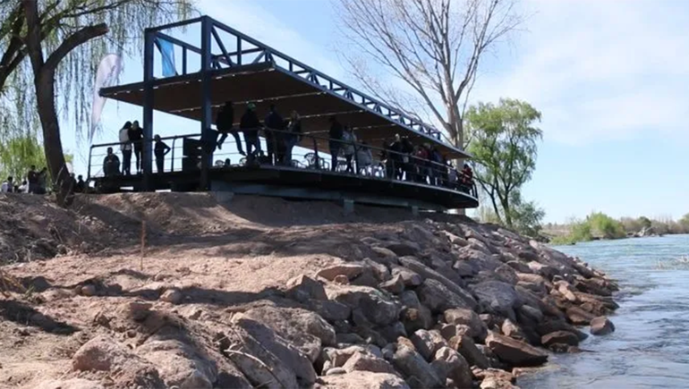 Encuentran a una mujer muerta en el mirador del río Limay