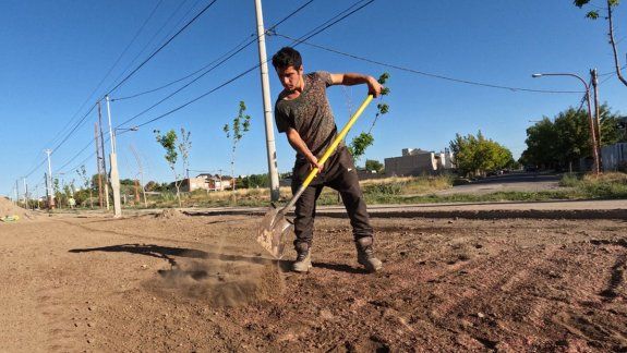 Avanzan con el espacio verde de la ciclovía de calle Vélez Sarsfield