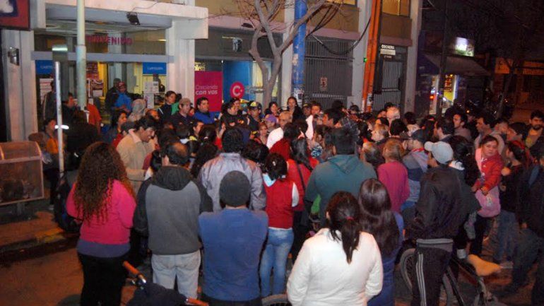 Los vecinos del Barrio Obrero se movilizaron por las calles cipoleñas.