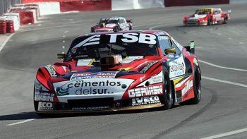 La Chevy, a fondo en el óvalo.