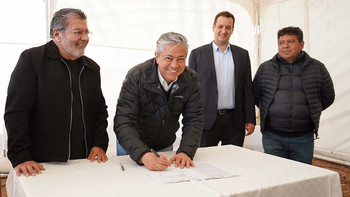 El secretario general de Uocra nacional, Gerardo Martínez, junto a Rolando Figueroa, Lucas Castelli y Juan Carlos Levi.