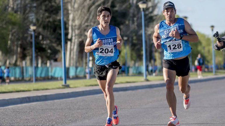 Tony Ruiz durante su paso por la carrera Aniversario de Roca.