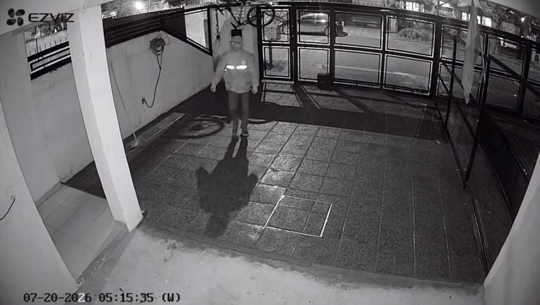 El ladrón quedó registrado por las cámaras de seguridad.