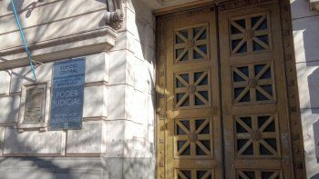 El policía irá a prisión por filtrar datos sobre allanamientos según determinó la justicia en Bahía Blanca. El policía irá a prisión por filtrar datos sobre allanamientos según determinó la justicia en Bahía Blanca.